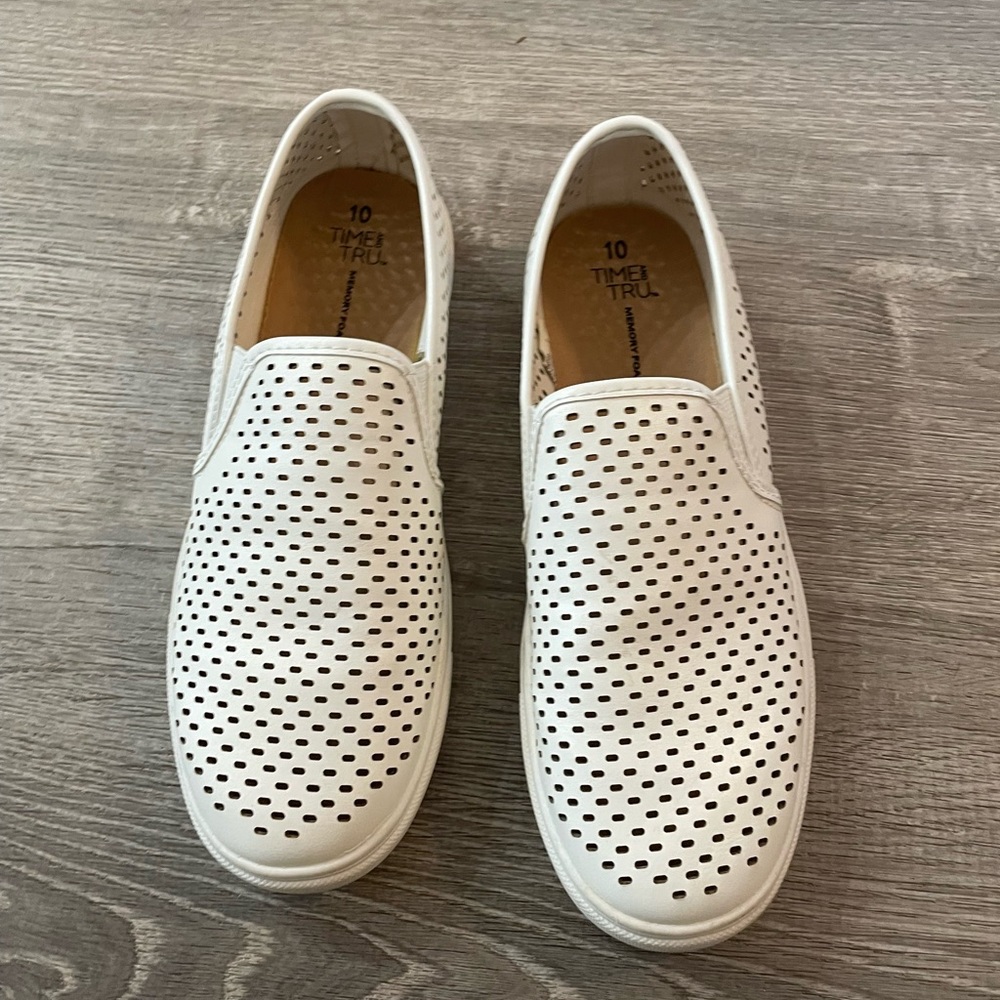 Women’s slip on sneaker